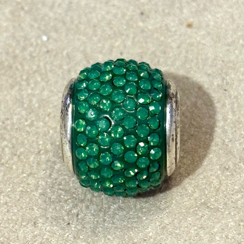 🆕Listing Brighton Cupid’s Kiss Super bead Big! Seven rows green crystals Retired